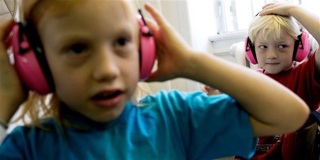 Tusindvis af skolebørn bruger hørebøffer Tusindvis af skolebørn bruger hørebøffer